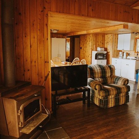 Lang Lake Resort Espanola Bagian luar foto