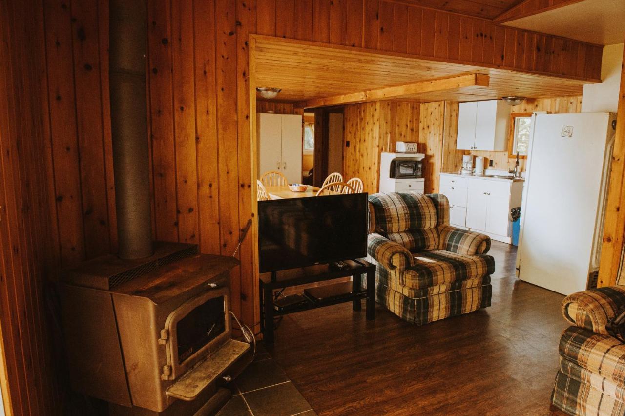 Lang Lake Resort Espanola Bagian luar foto