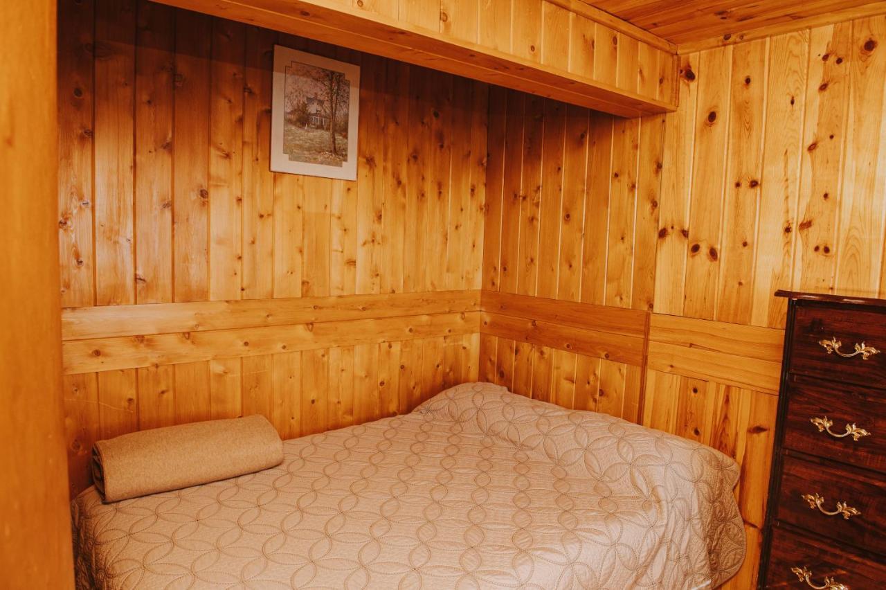 Lang Lake Resort Espanola Bagian luar foto