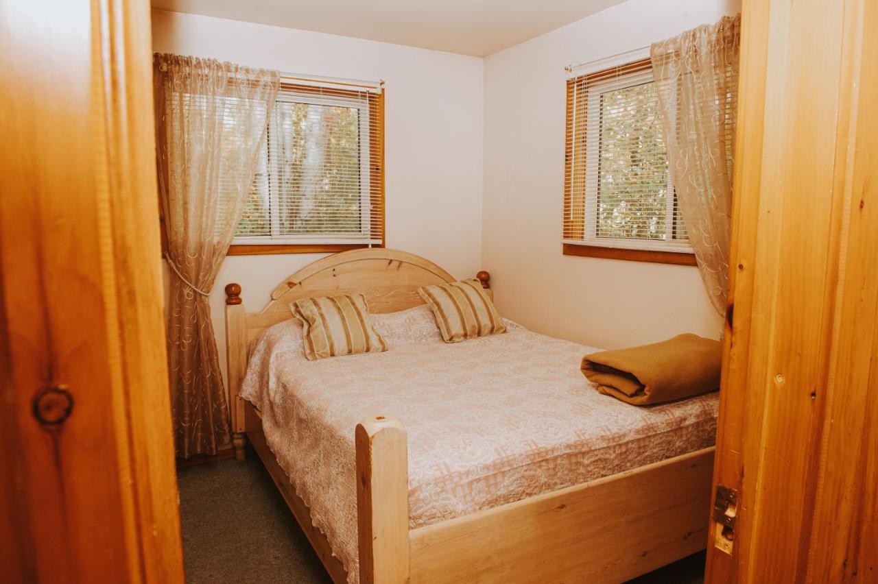Lang Lake Resort Espanola Bagian luar foto