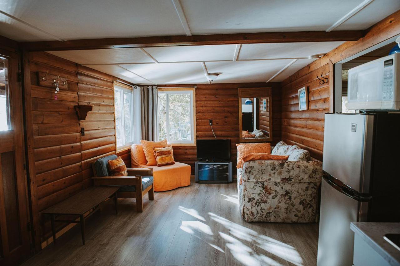 Lang Lake Resort Espanola Bagian luar foto
