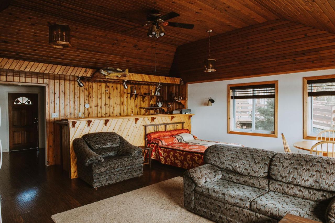 Lang Lake Resort Espanola Bagian luar foto