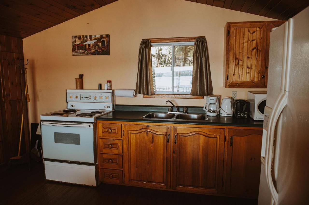 Lang Lake Resort Espanola Bagian luar foto