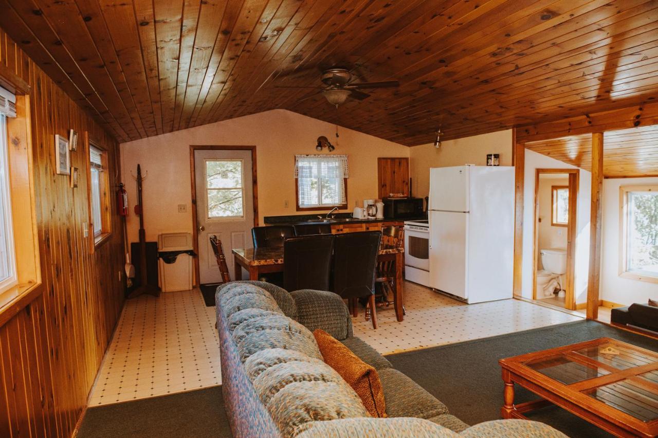 Lang Lake Resort Espanola Bagian luar foto