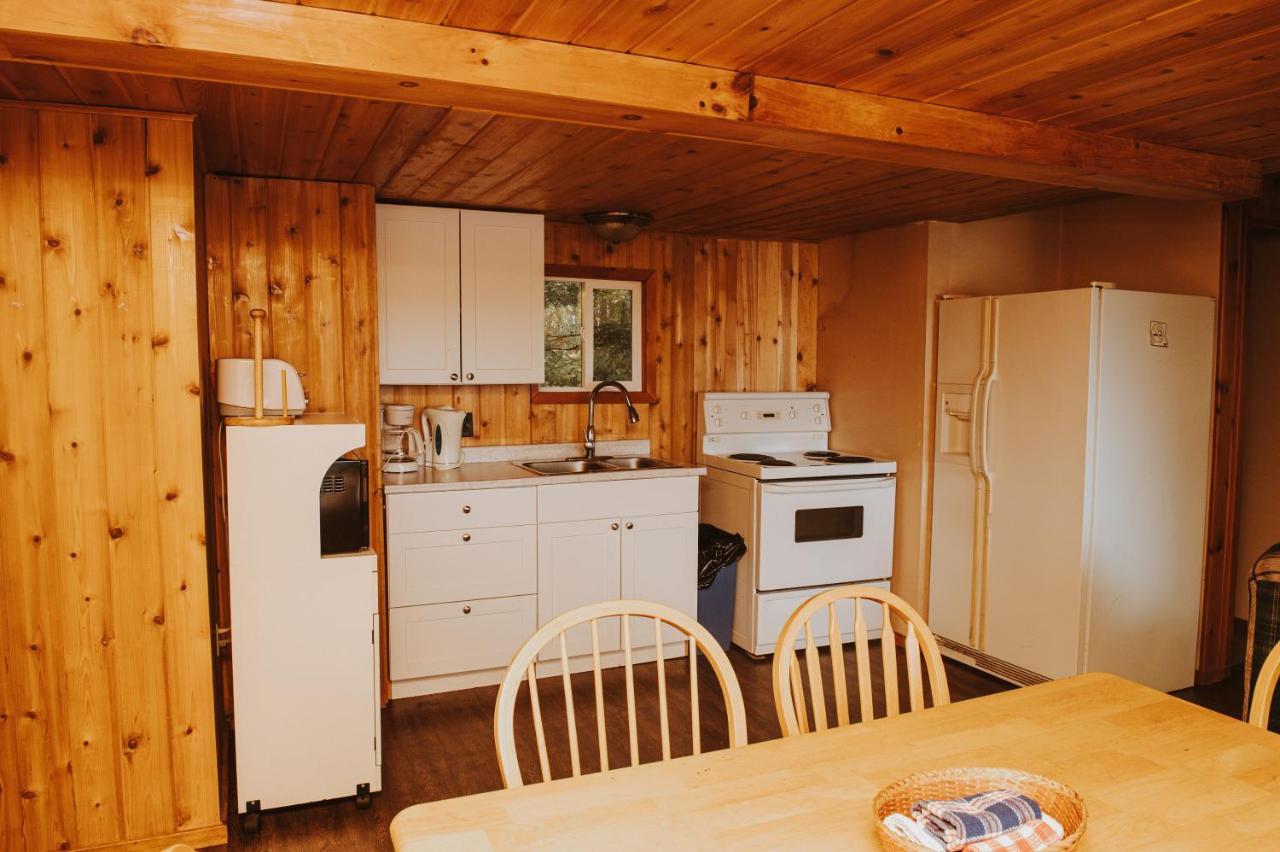 Lang Lake Resort Espanola Bagian luar foto