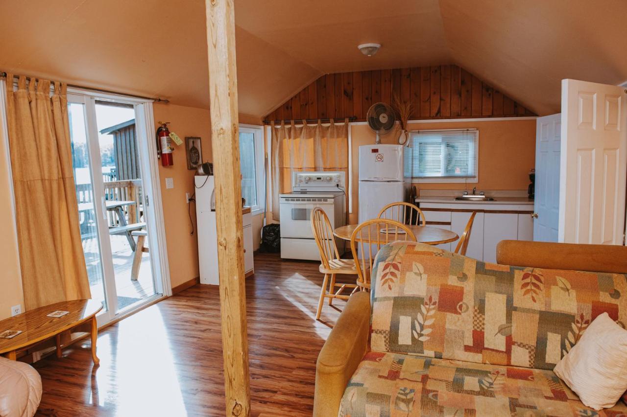 Lang Lake Resort Espanola Bagian luar foto