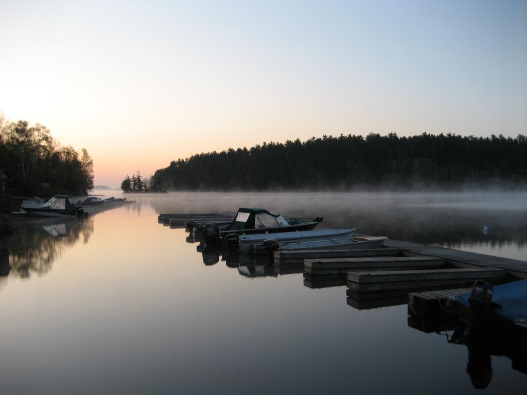 Lang Lake Resort Espanola Bagian luar foto