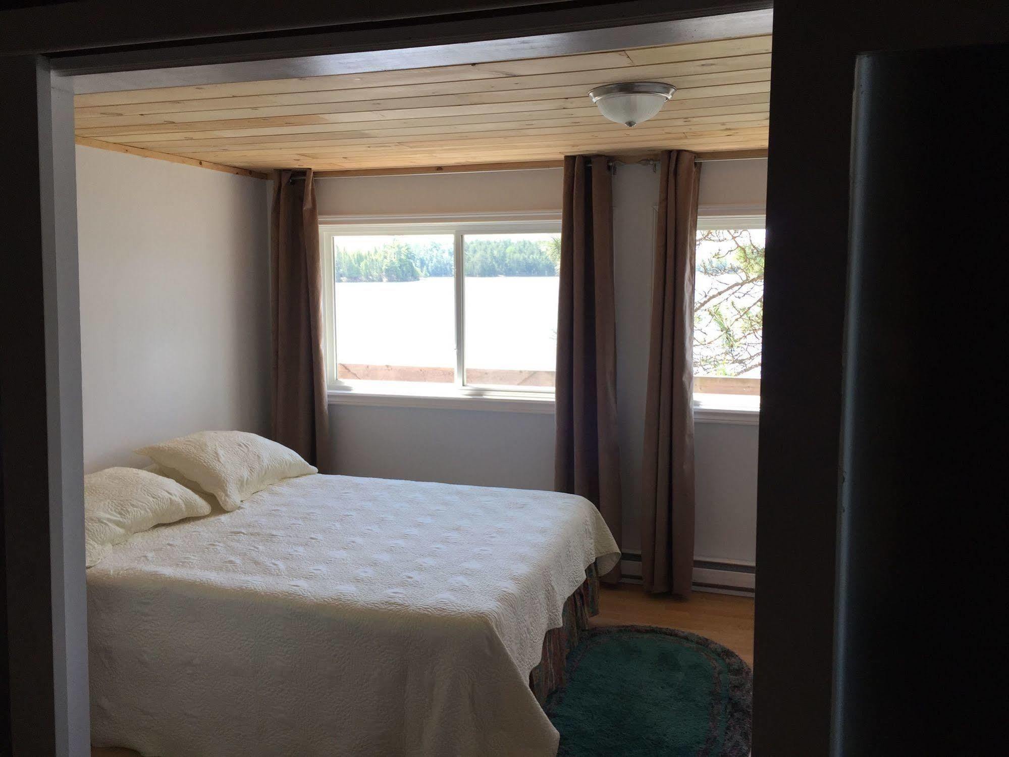 Lang Lake Resort Espanola Bagian luar foto